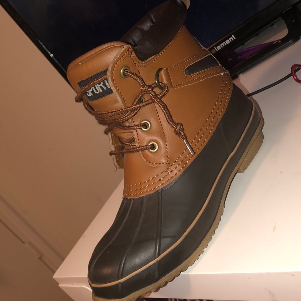 Snow boots